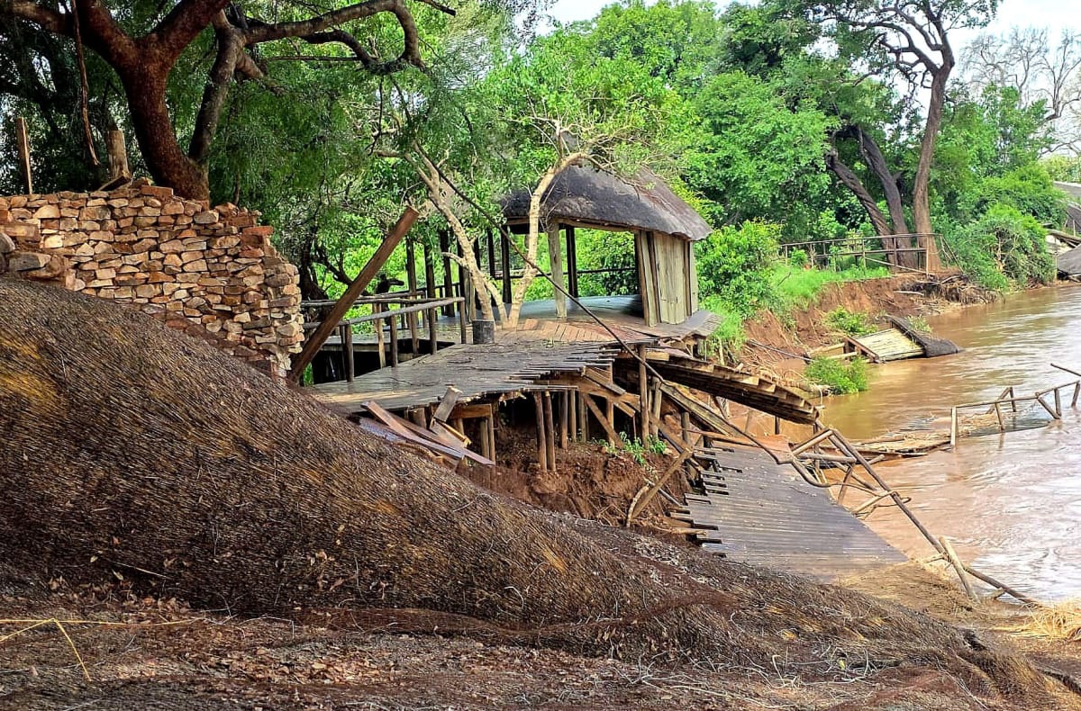 Kruger Park Staff Save Hundreds as Floods Hit Camps - Image 3