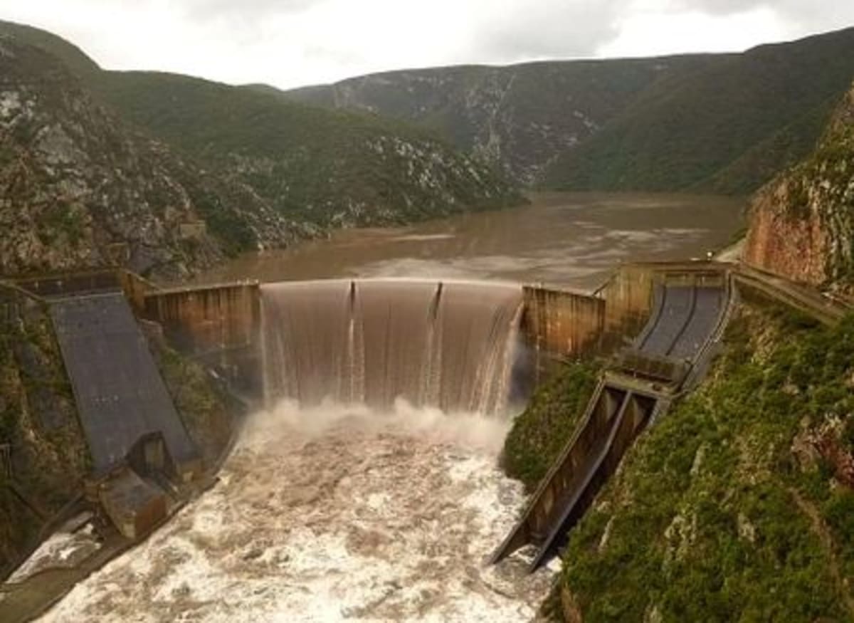 Farmer Braves Floods to Ferry Supplies to Stranded Neighbors - Image 4