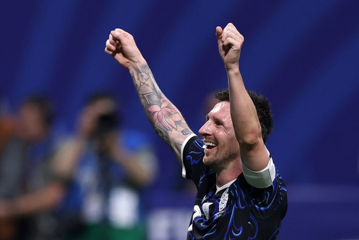 ** Lionel Messi in Argentina jersey driving forward with ball against England defenders