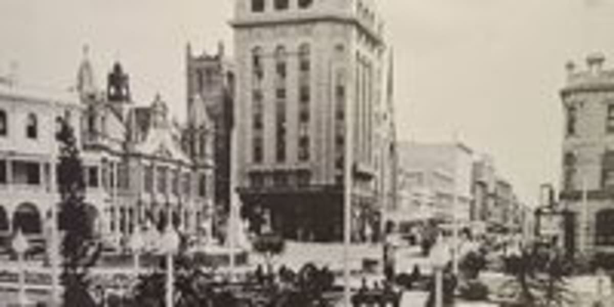Victorian Library Closed 12 Years Draws 150 on Community Tour - Image 4