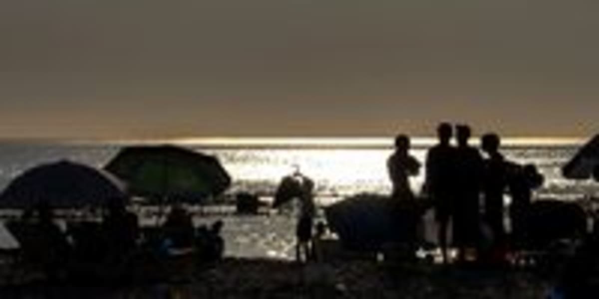 Cape Town Beats 40°C Heat With Beach Day Spirit - Image 5