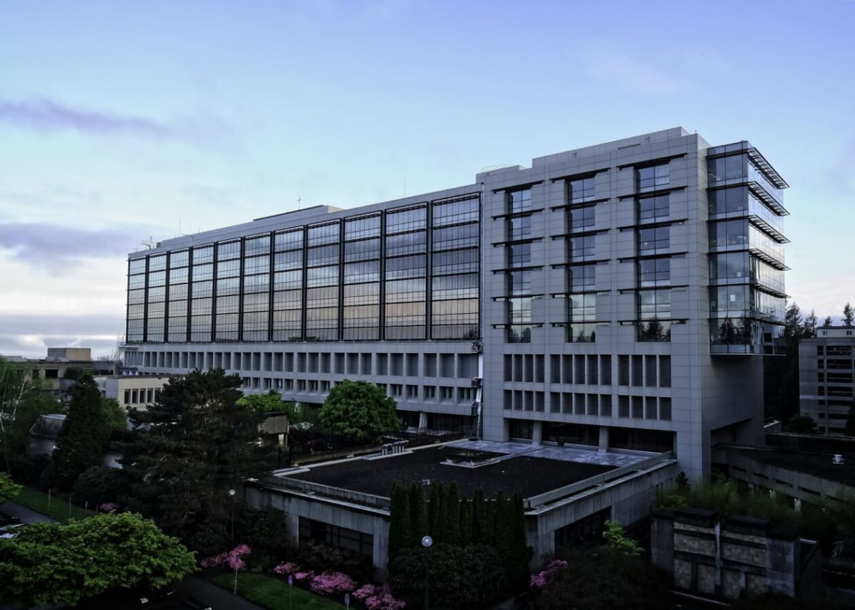 Nike Co-Founder Donates $1.1B for Women's Health Hospital - Image 3