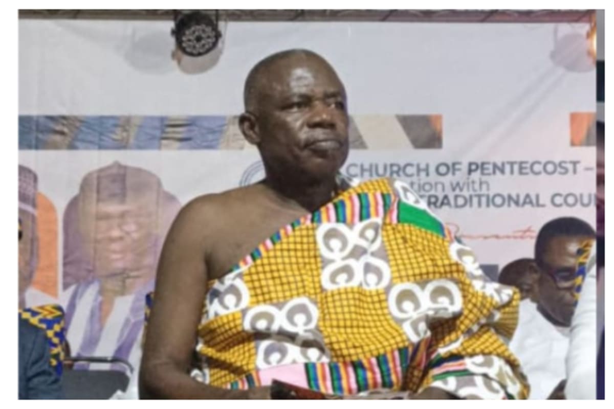 Traditional Ghanaian chief Barimah Osei Hwedie II speaking at community prayer festival in Ejura