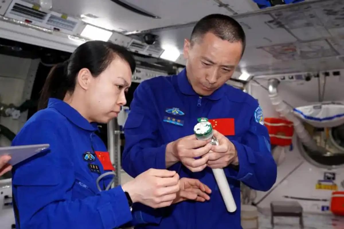 Hong Kong Police Officer Joins China's Space Station Crew - Image 4