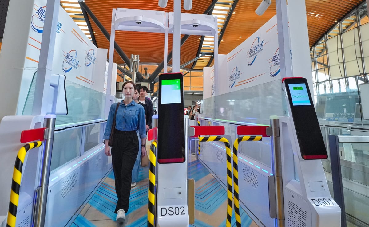 50,000 Hong Kong Commuters Get 5-Second Border Crossing - Image 2