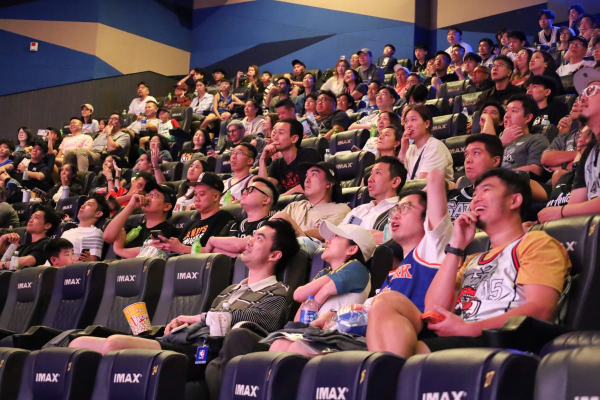 Hong Kong Fans Celebrate Knicks' First NBA Win Since 1973 - Image 3