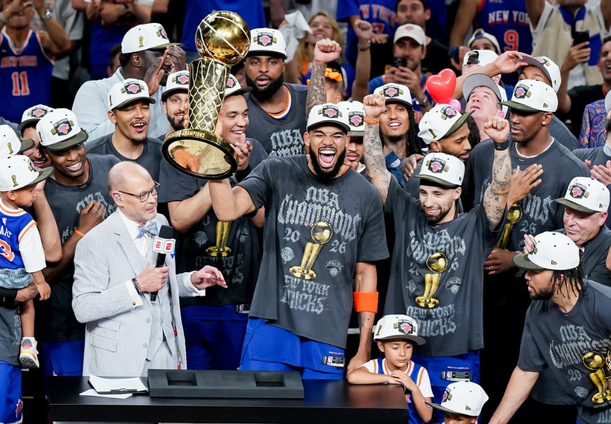 Hong Kong Fans Celebrate Knicks' First NBA Win Since 1973 - Image 4