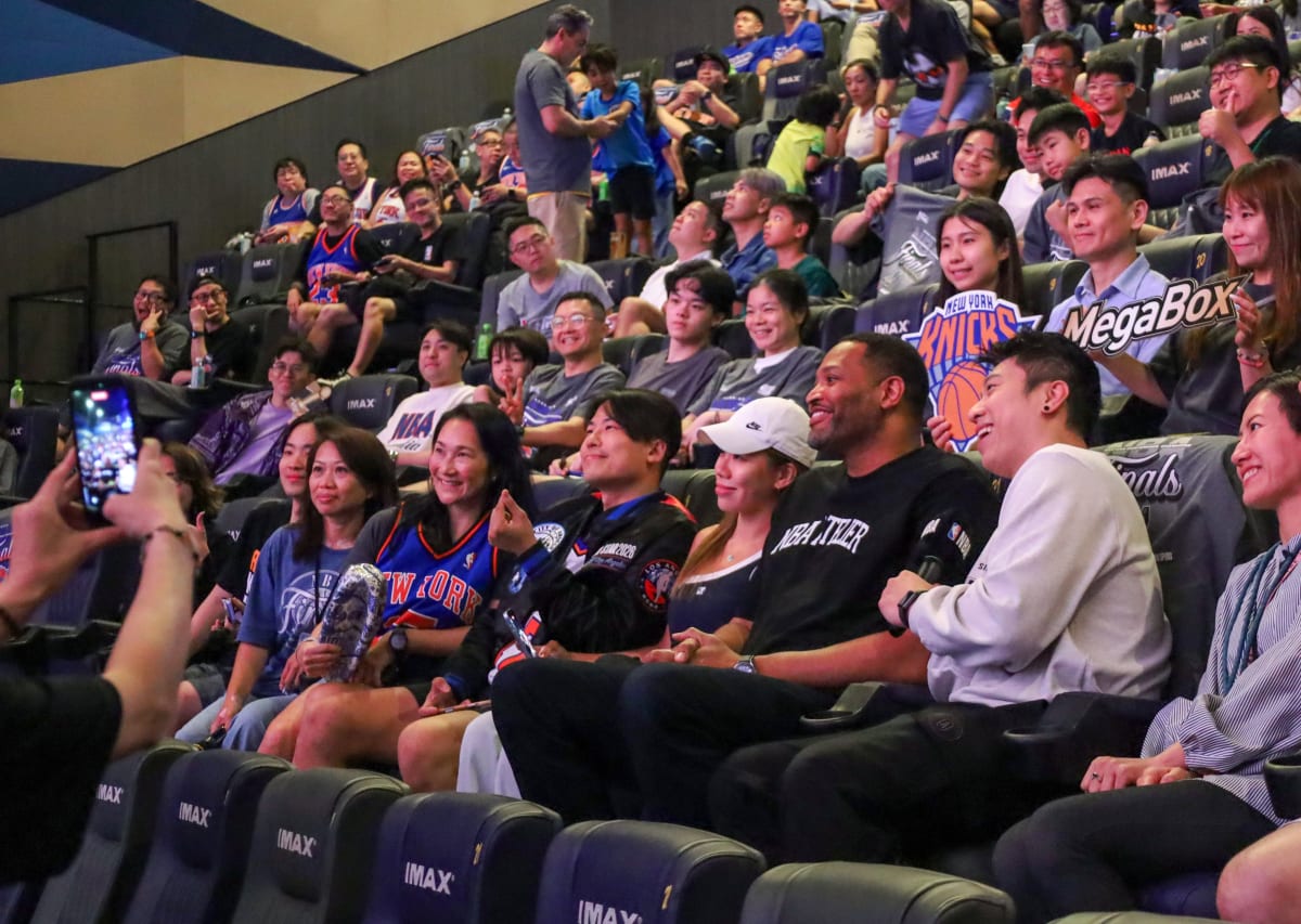 Hong Kong Fans Celebrate Knicks' First NBA Win Since 1973 - Image 2