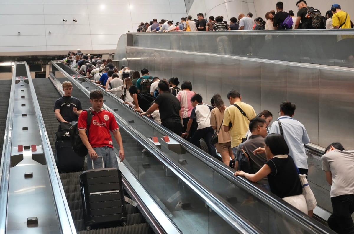 Hong Kong Taps Actor Kent Cheng for Escalator Safety - Image 3