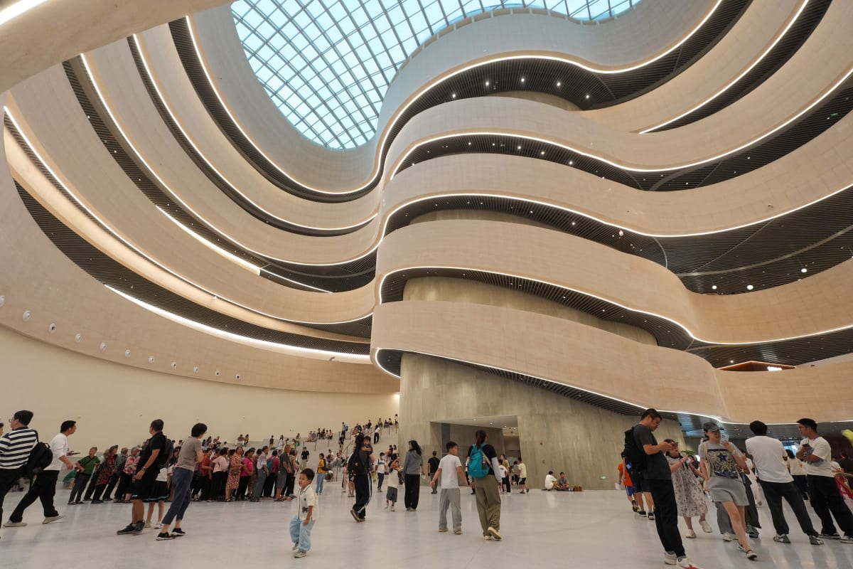 Hong Kongers Flock to Shenzhen's New Cultural Museums - Image 2