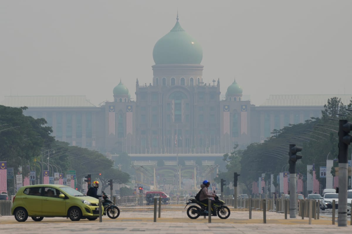 Malaysia Uses Cloud Seeding to Clear Air Pollution - Image 2