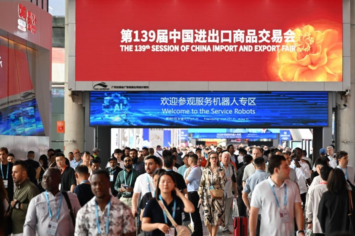 China's Canton Fair Draws Crowds for Robots and Drones - Image 2