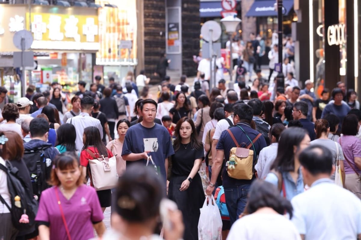 Hong Kong Economy Surges 5.9% in Strongest Growth Since 2021 - Image 2
