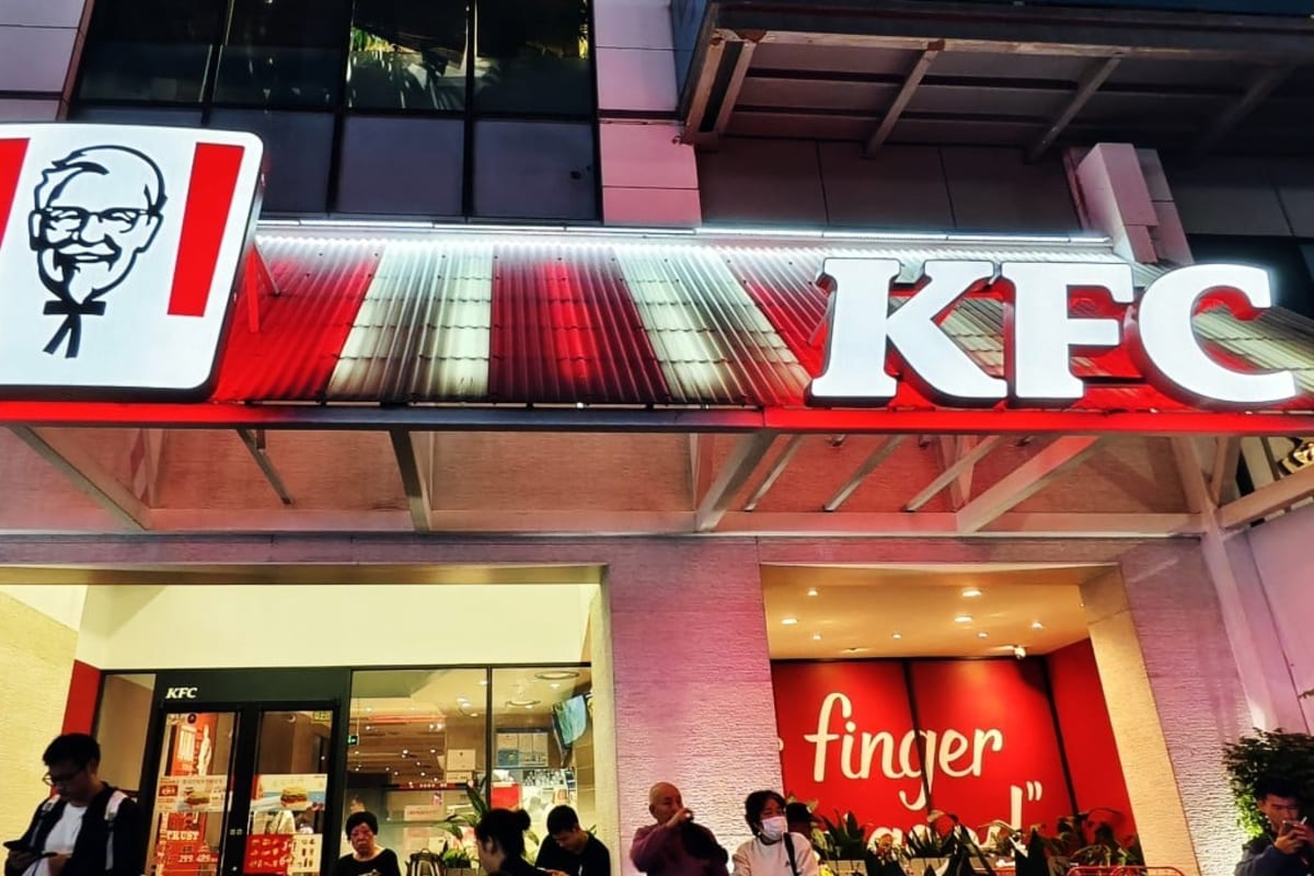 KFC and McDonald's Add EV Charging to Drive-Throughs in China - Image 2