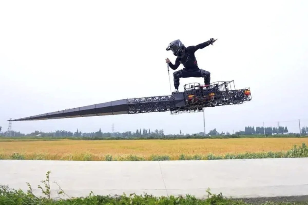 Chinese Inventor Builds Real Flying Sword From Fantasy Novels - Image 2