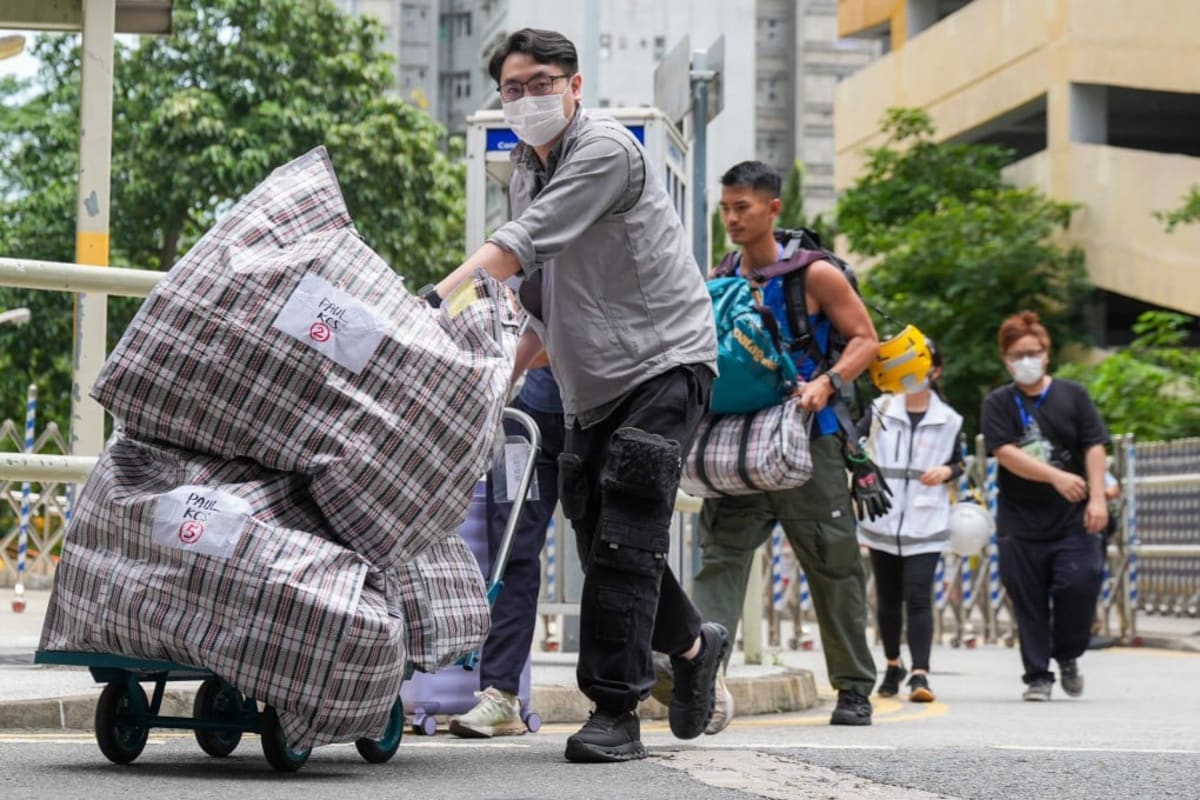 Hong Kong Banks Replace Fire Victims' Burnt Life Savings - Image 2