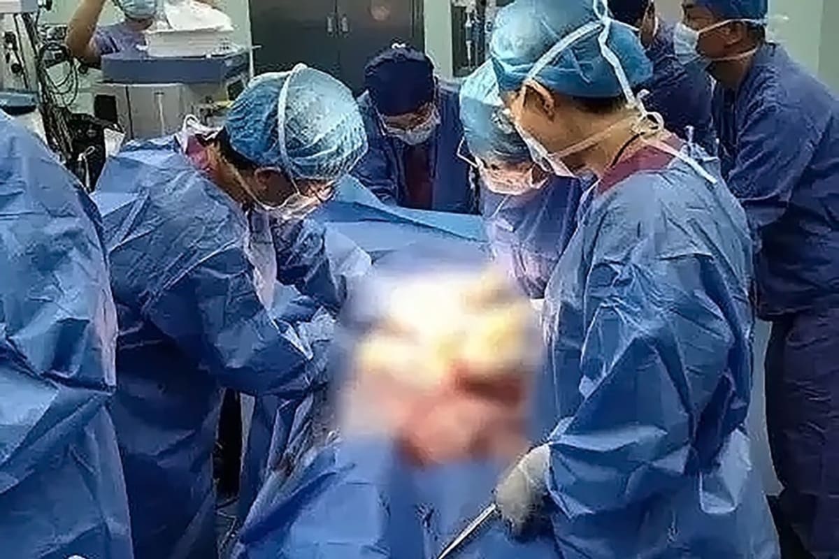 Pregnant Woman Gives Up Surgery Room to Save Stranger's Life - Image 2
