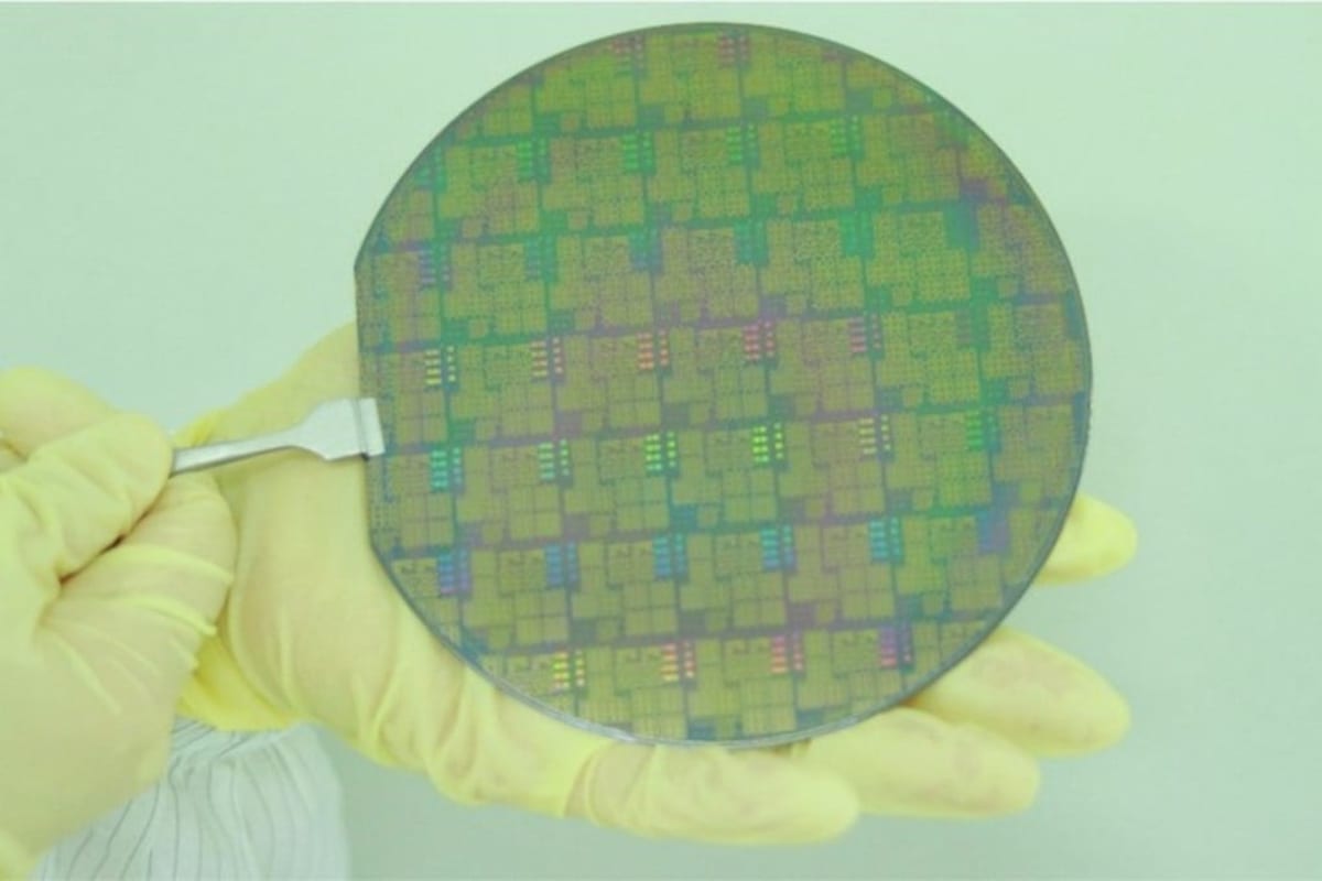 China Builds World's First 2D Chip That Beats Silicon Limits - Image 2