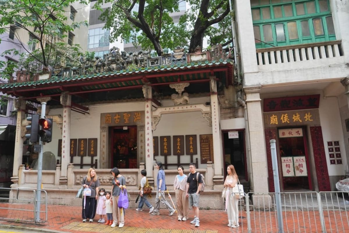 Hong Kong Protects 180-Year-Old Temple and Prison Mosque - Image 2
