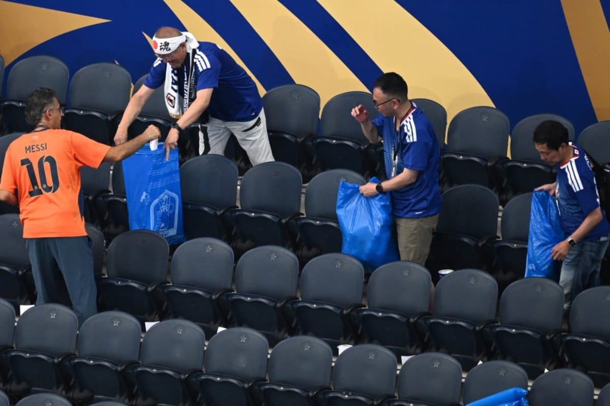 Japan Fans Clean Stadium After World Cup Draw in Texas - Image 2