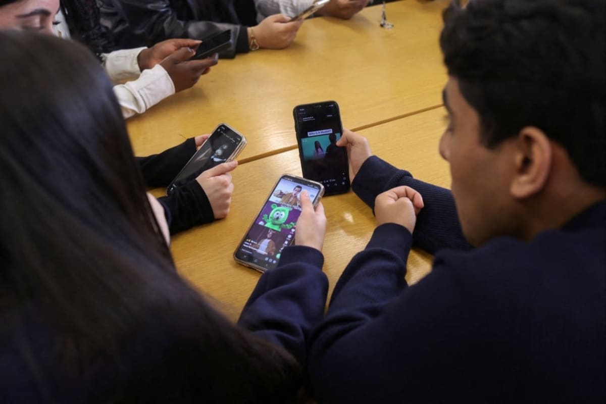 UK Bans Under 16s From TikTok, YouTube to Protect Kids - Image 2
