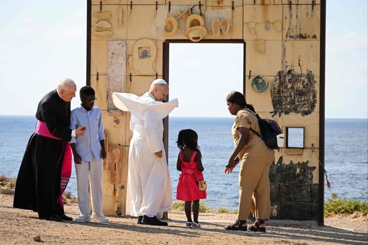 Pope Leo Honors Migrants on Lampedusa Island - Image 2