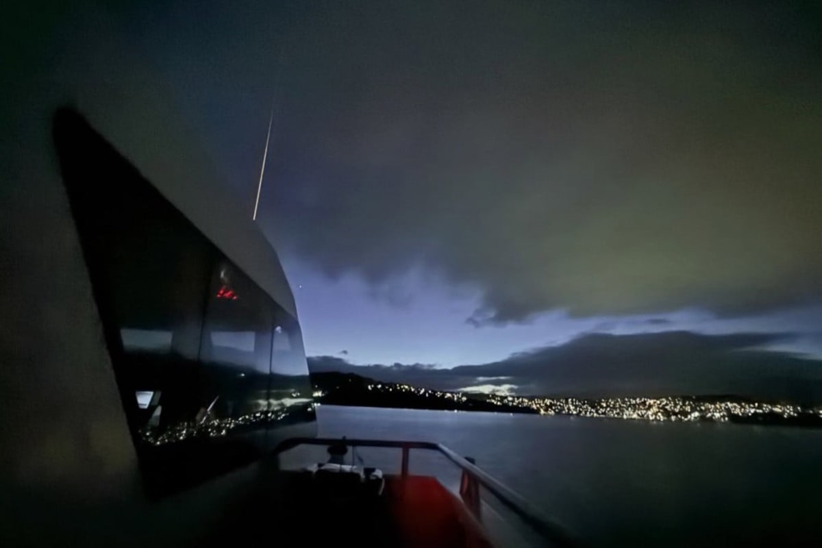 Hong Kong Tour Group Saves 2 Lost Divers at Sea - Image 2
