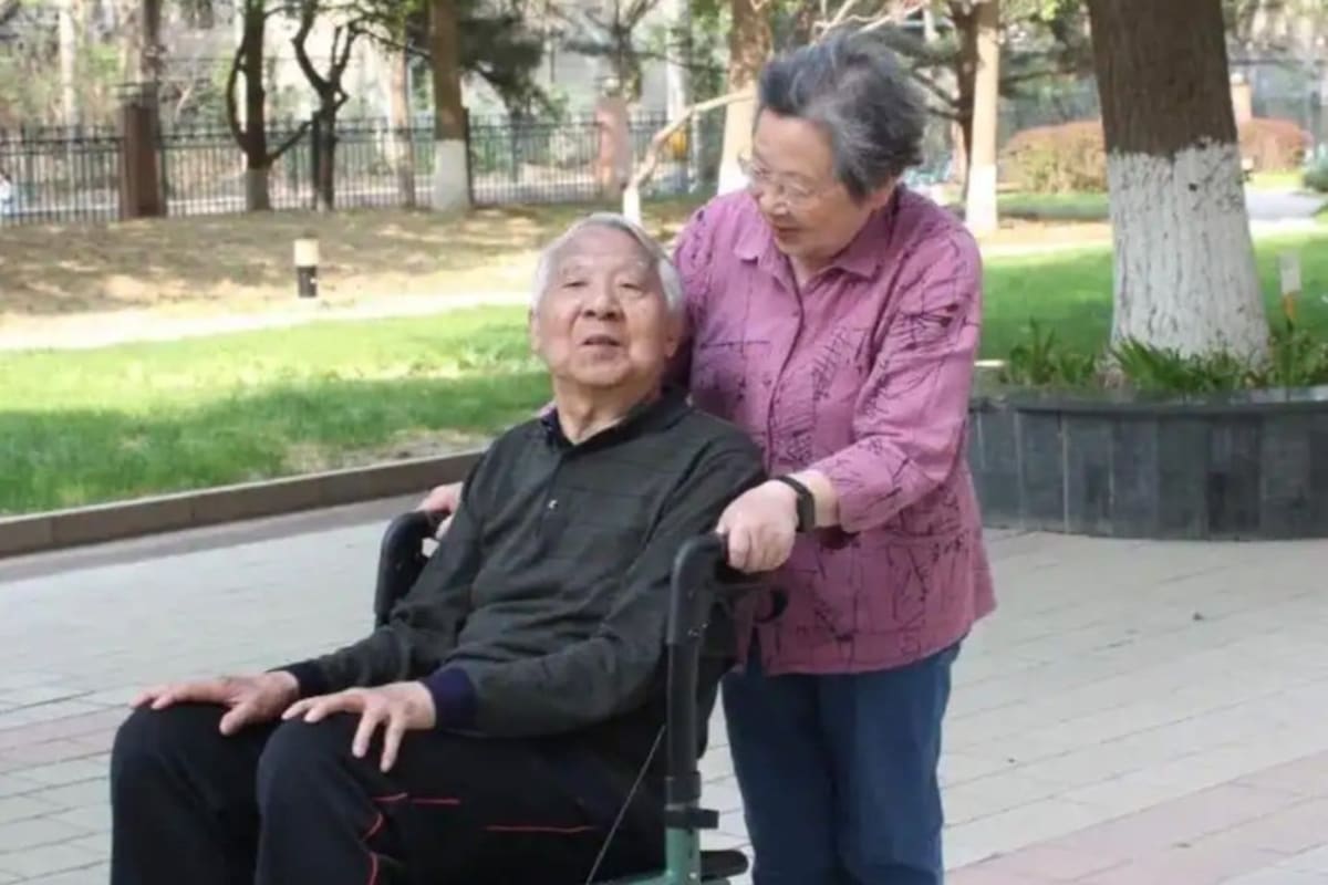 Beijing Woman, 90, Cares for Husband with Alzheimer's - Image 2