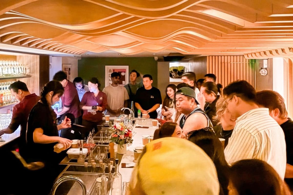 Hong Kong Raises Funds for Nepal Flood Victims at Packed Bar - Image 2
