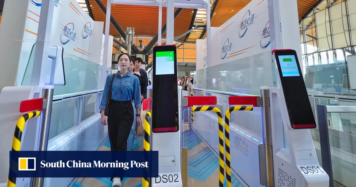 50,000 Hong Kong Commuters Get 5-Second Border Crossing