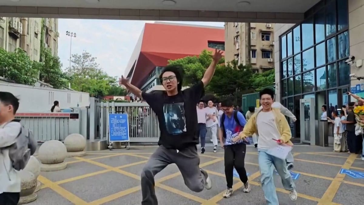 Cancer Survivor Dances Through Recovery, Inspires Millions - Image 5