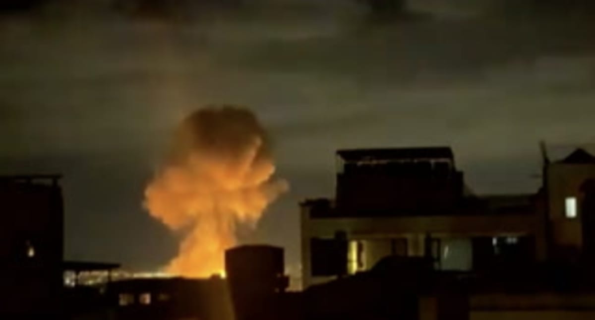 Neon Shirt Leads Police to Burglar Eating Fish and Chips - Image 2