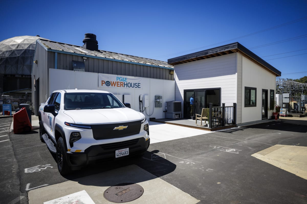 Retired Teacher Cuts Winter Bills $100 With Plug-In Solar - Image 4