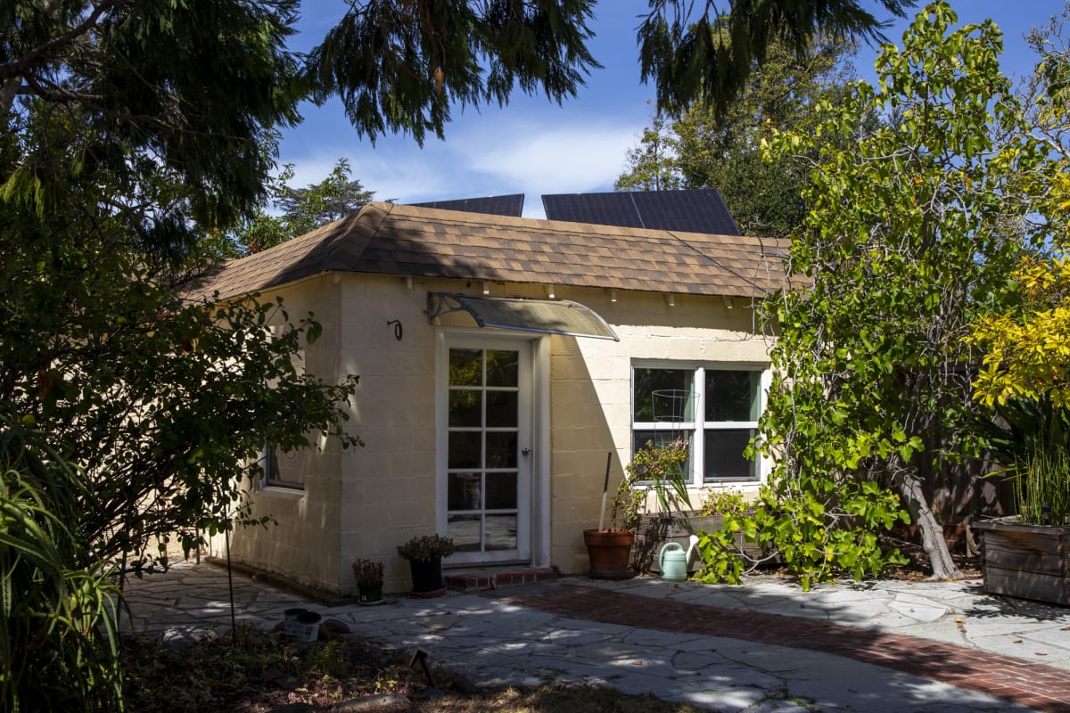 Retired Teacher Cuts Winter Bills $100 With Plug-In Solar - Image 3