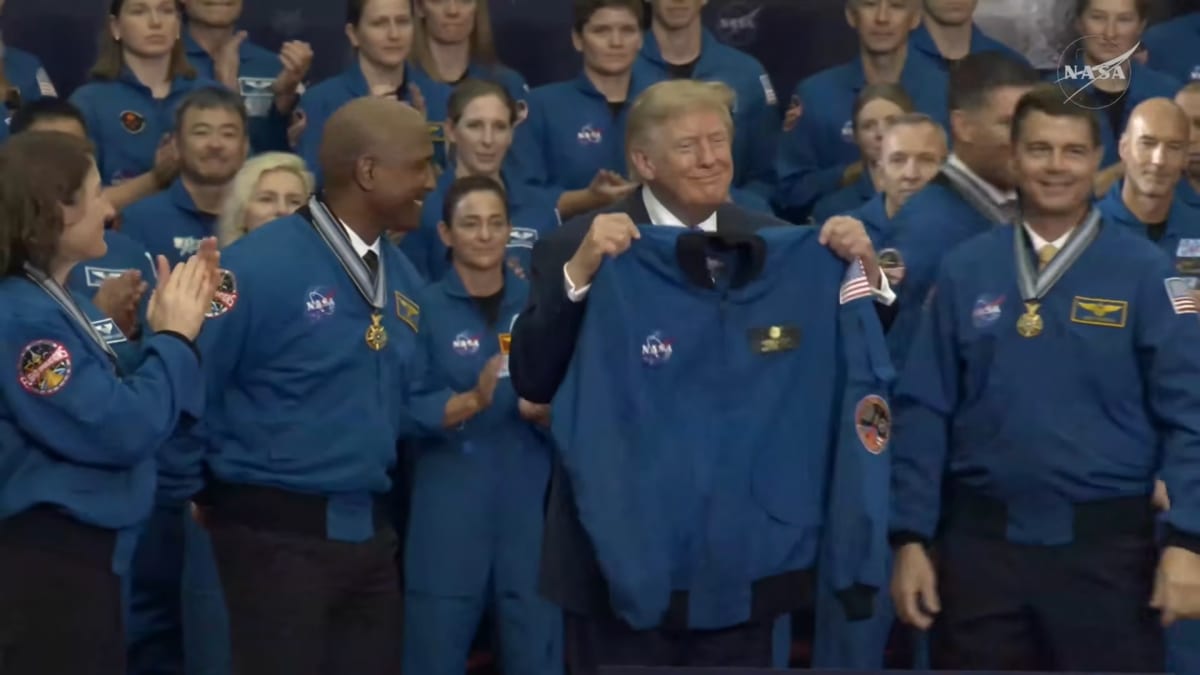 Artemis II Astronauts Receive Highest Space Honor - Image 4
