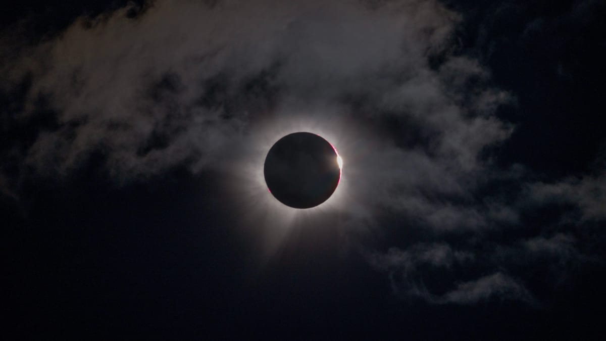 Total Solar Eclipse Amazes Millions Across the Globe - Image 2