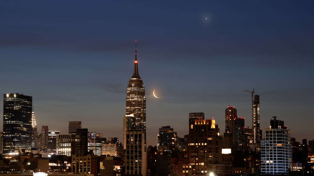 Moon, Mars & Saturn Form Triangle in Sky May 14 - Image 2