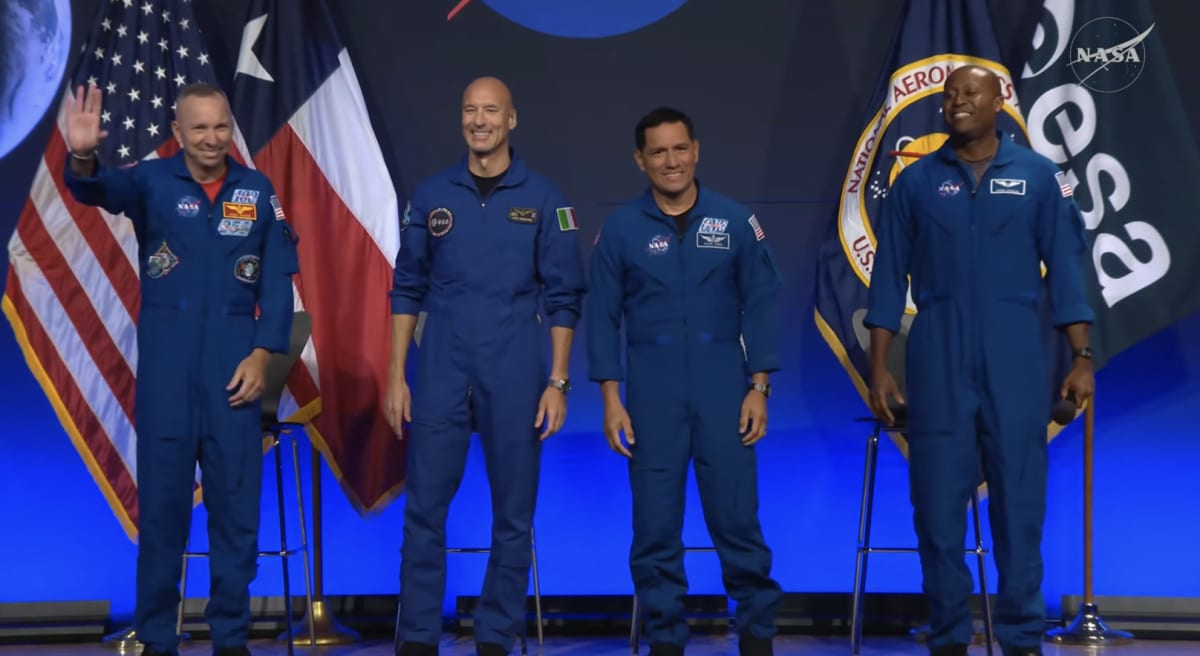 NASA Names 4 Astronauts for 2027 Artemis III Mission - Image 4