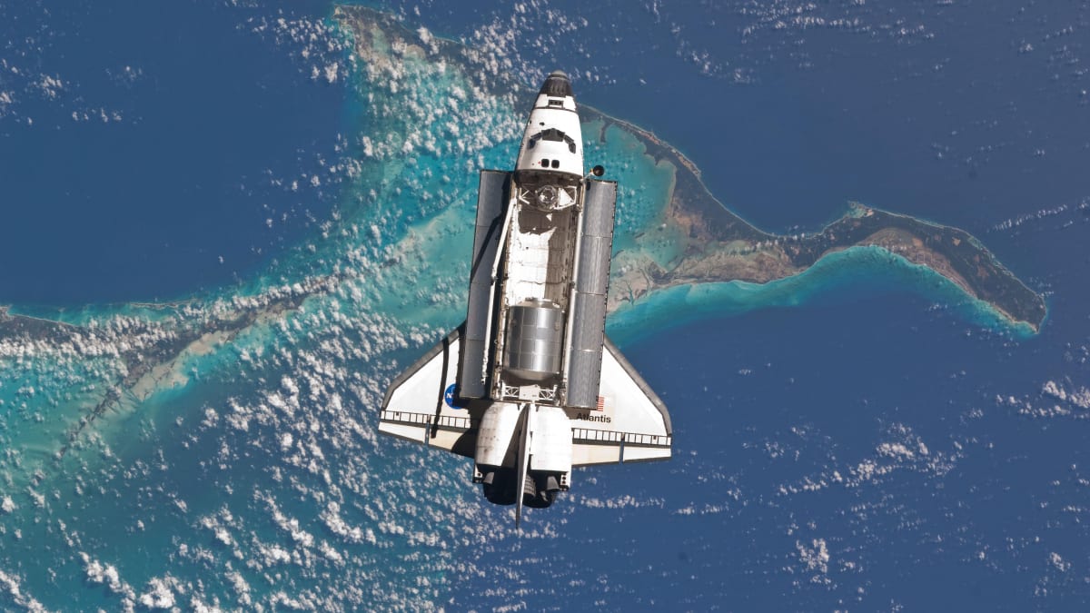 Space Shuttle Atlantis' Final Photobomb, 15 Years Ago - Image 2