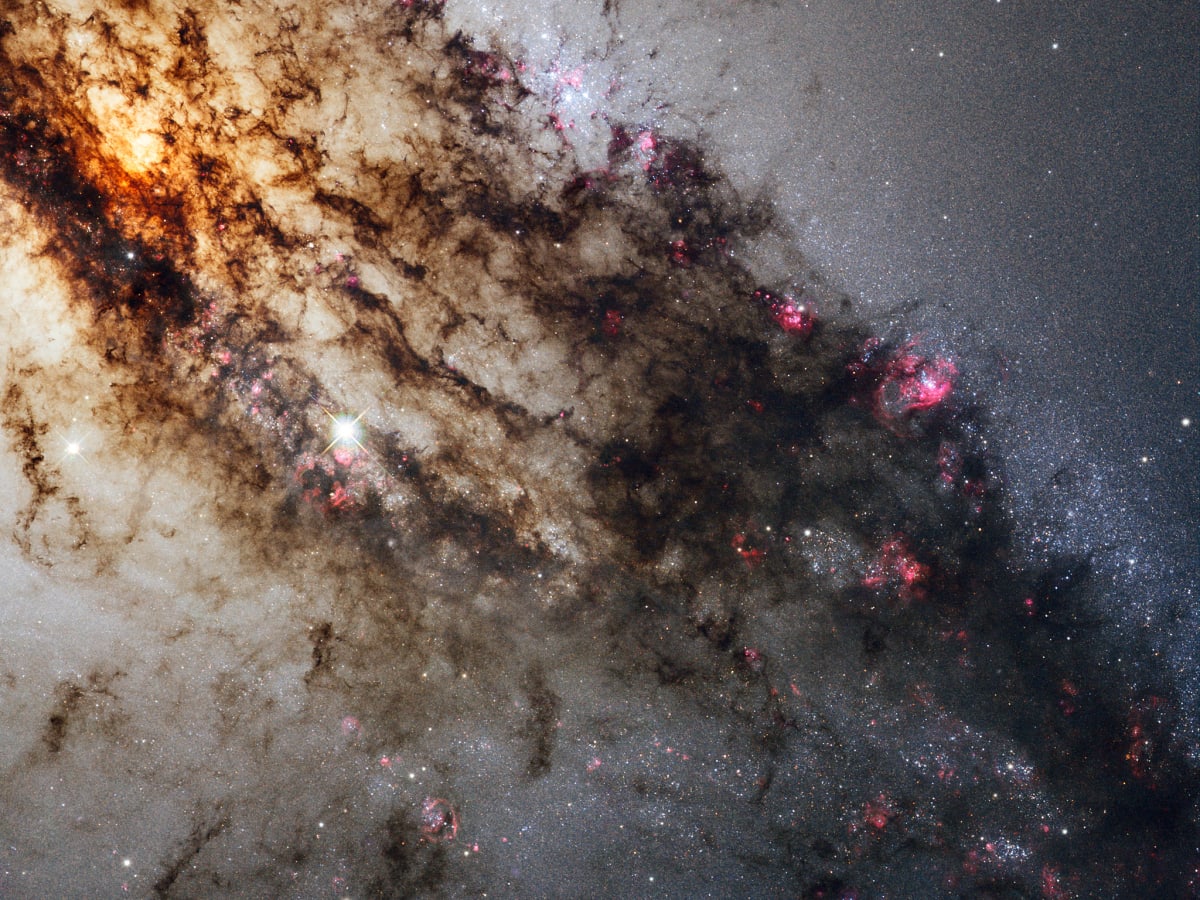 James Webb Telescope Reveals Galaxy's Stunning Rebirth - Image 3