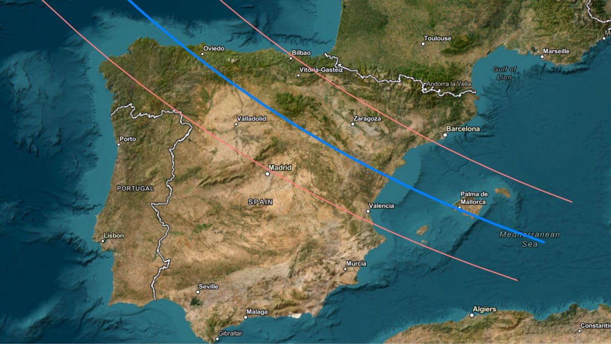 Millions Watch Europe's First Total Solar Eclipse Since 1999 - Image 4