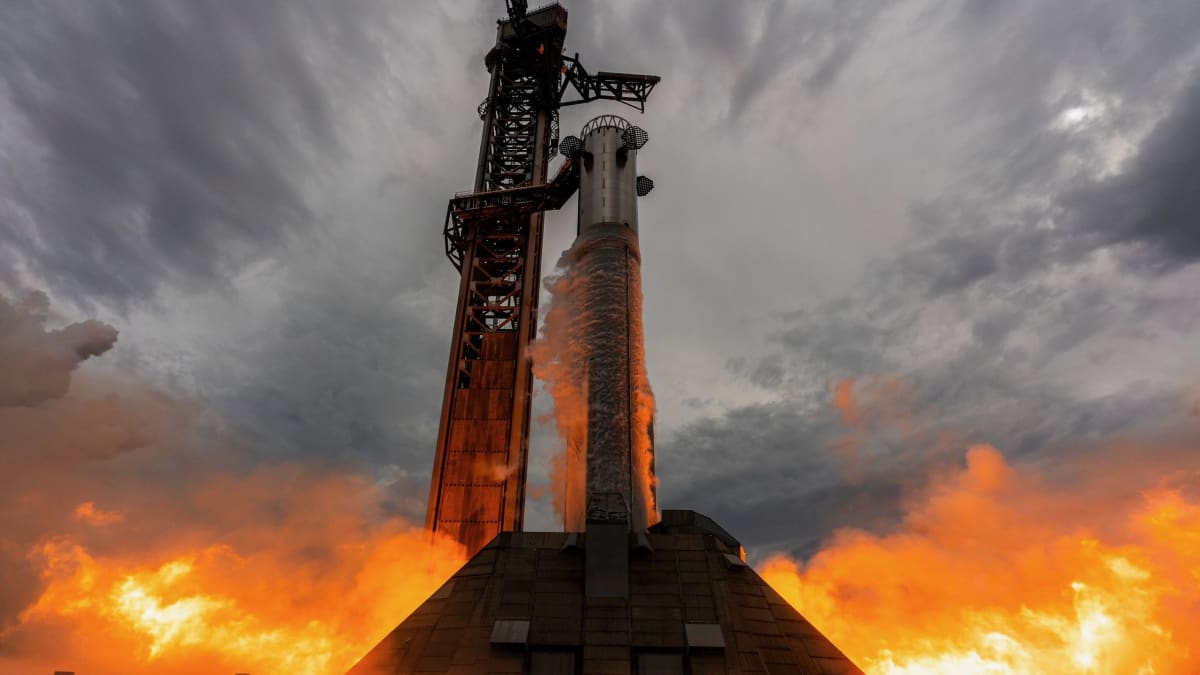 SpaceX Fires All 33 Engines, Flight 13 Set for Next Week
