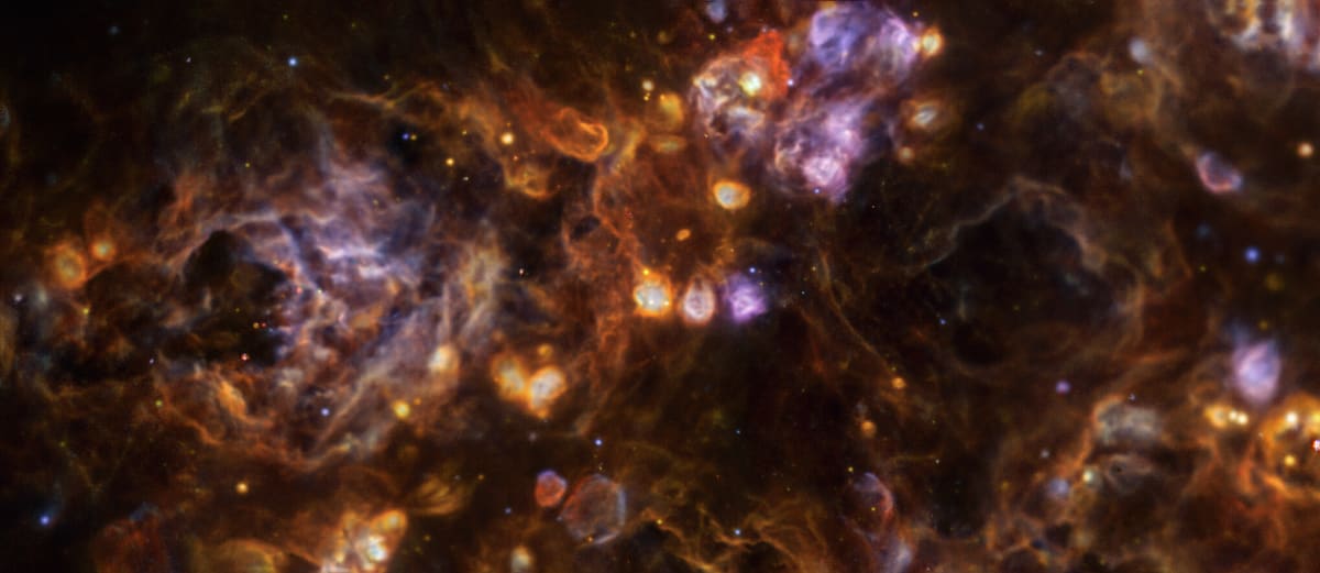 Telescope Reveals Hidden Beauty Between 40 Billion Stars - Image 2