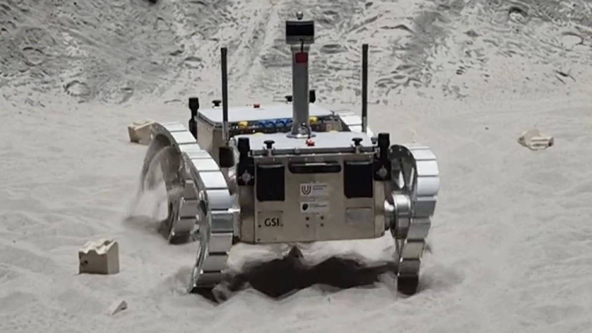 Lizard-Inspired Mars Rover 'Swims' Through Sand - Image 3