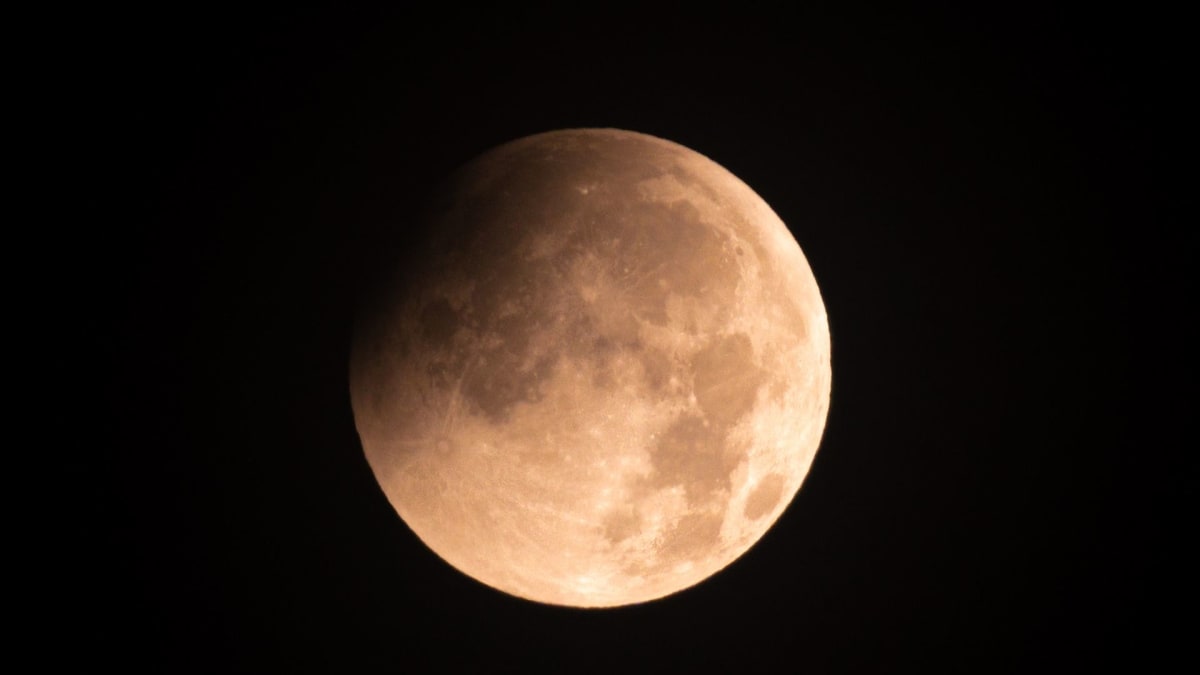 Almost Blood Moon' Wows Millions Across the Globe - Image 3