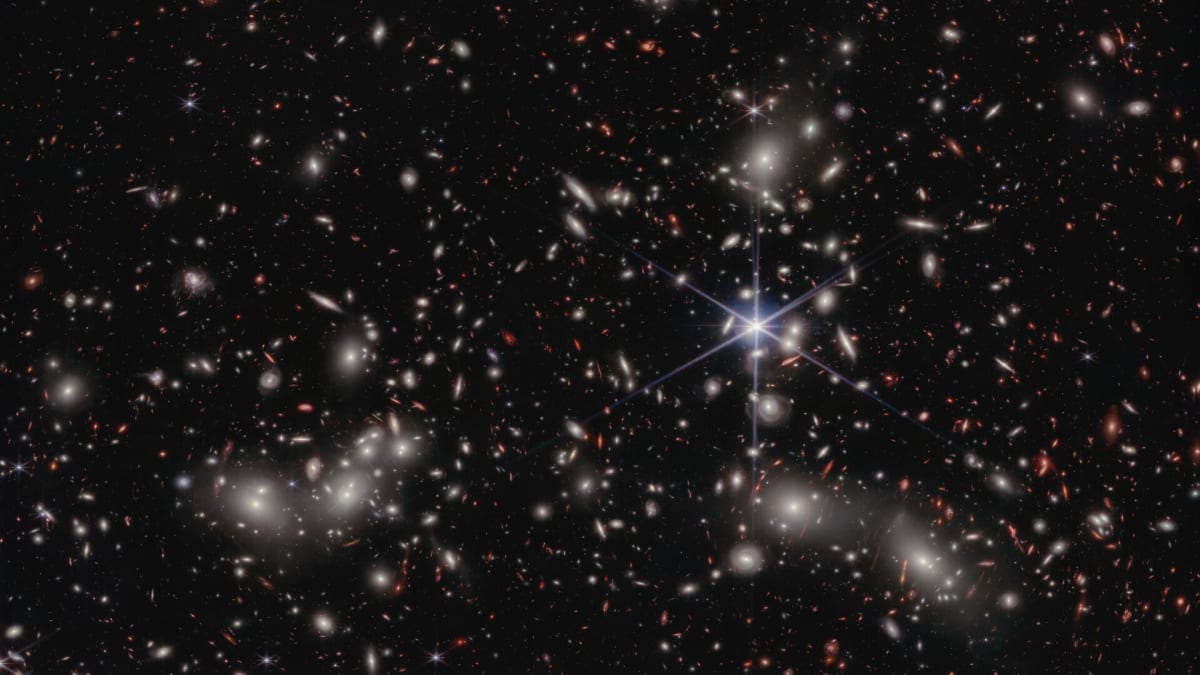James Webb Finds 'Naked' Black Hole Older Than Its Galaxy - Image 2