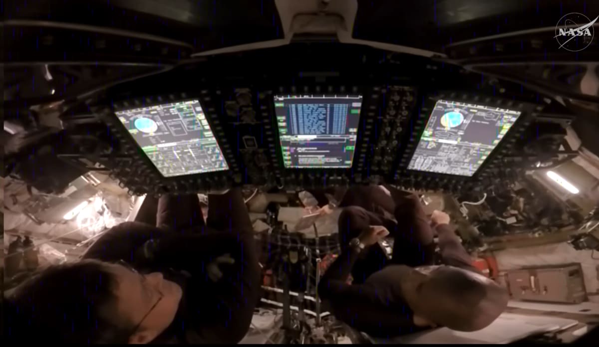 Artemis II Crew Returns Home at 25,000 MPH - Image 4