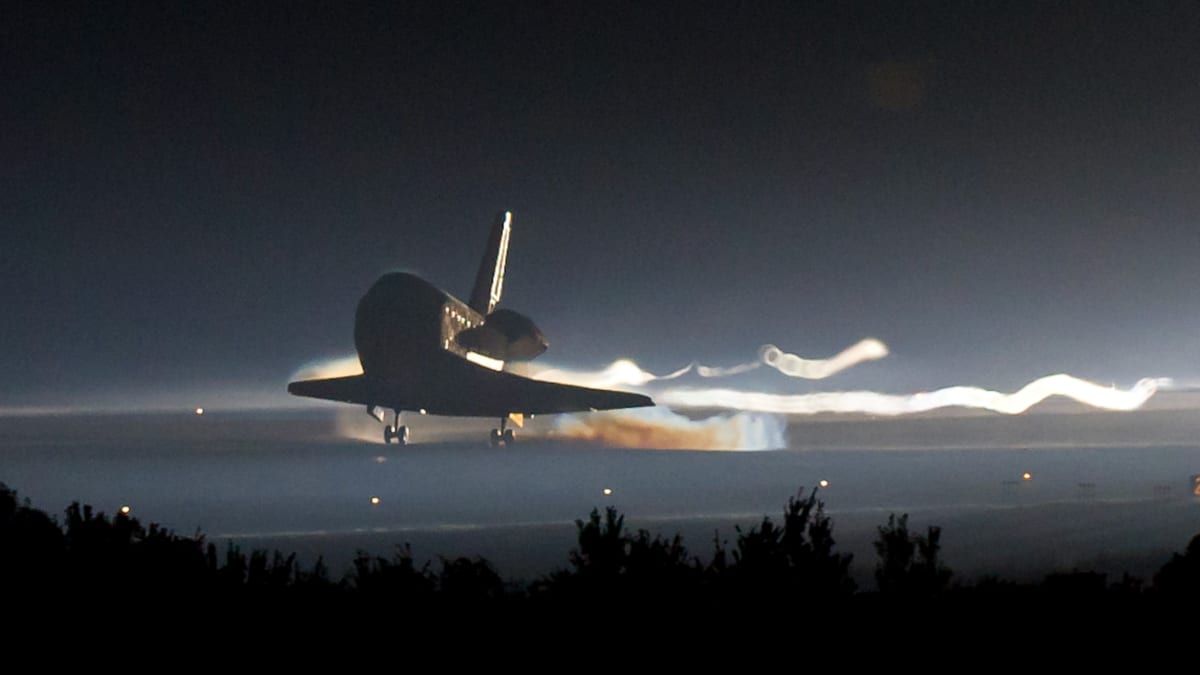 Space Shuttle Atlantis' Final Photobomb, 15 Years Ago - Image 3