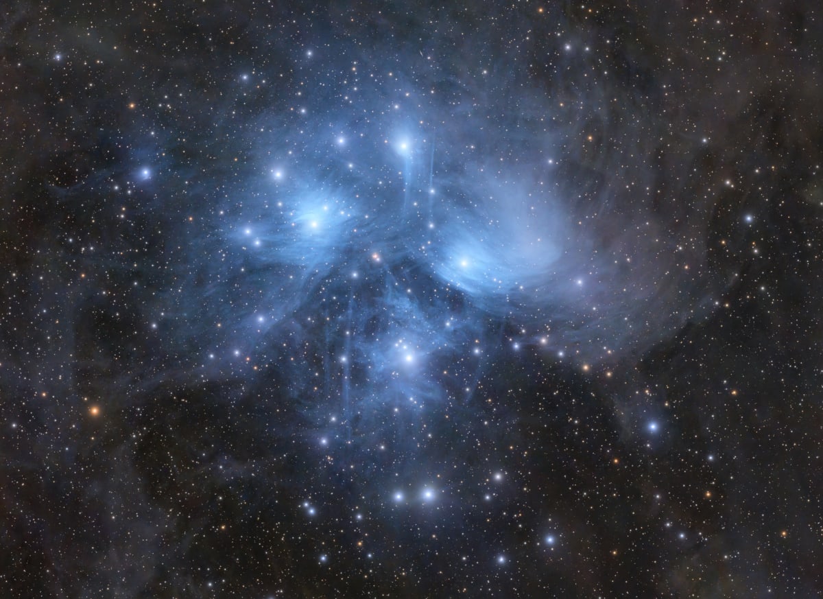 Photographer Captures Stunning 'Seven Sisters' Star Cluster - Image 2