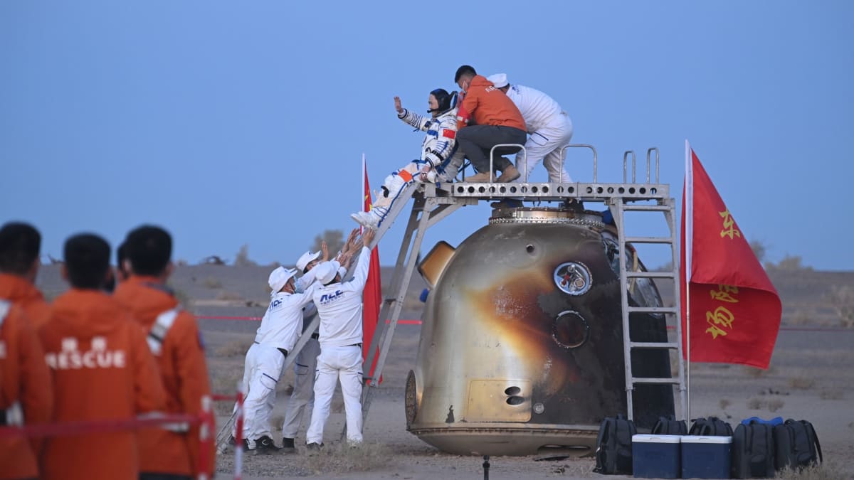 China's Astronauts Come Home After 210-Day Mission